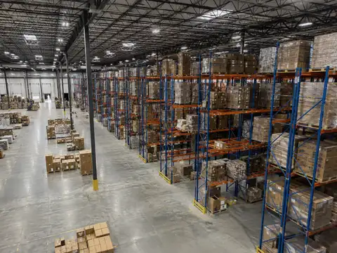 Large pallet racking installation inside a modern U.S. warehouse