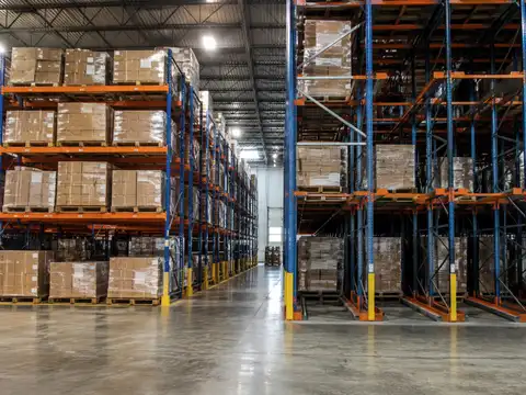 Selective pallet racking compared with drive-in warehouse storage